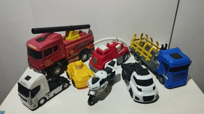 Lote de Carrinhos de Brinquedos R$:80 Reais