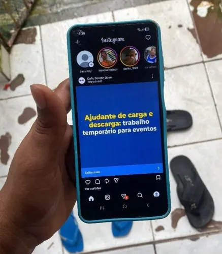 Samsung A06 com marcas de uso