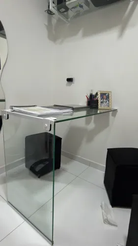 Mesa e prateleira para escritório 