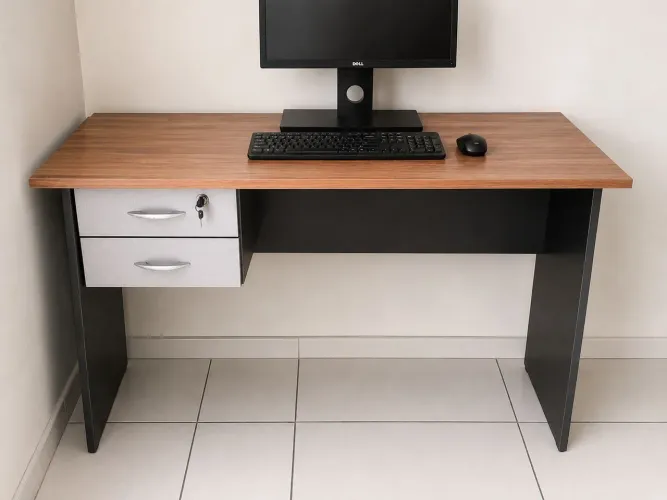 Vende-se mesa de escritório