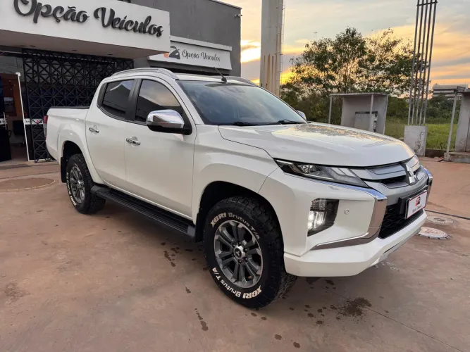 Mitsubishi L200 Triton Sport HPE-S 2.4 CD Dies. AUT 2022