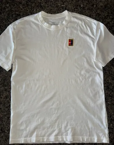 Camiseta Nike Court Heritage Max90 Branca Original - Tamanho M (Loose Fit)