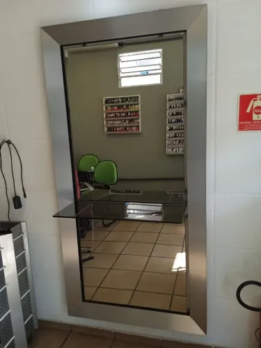 Bancada para salão de cabeleireiro, 1,80 de altura, 90 de largura e 6 de profundidade 