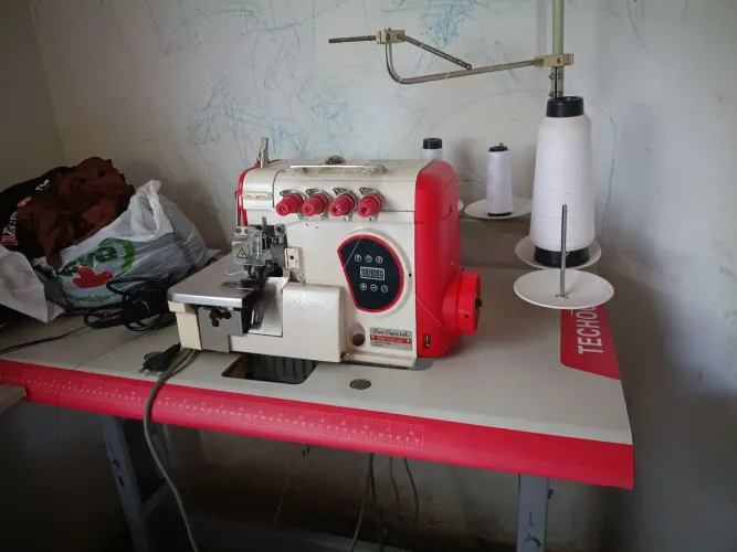 Máquina overloque