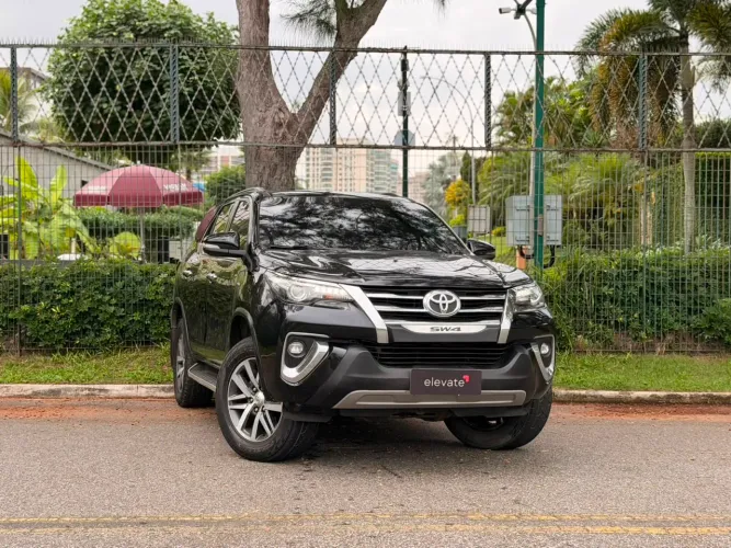 Toyota Hilux SW4 SRX 4X4 2.8 TDI 16V Dies. Aut. 2019