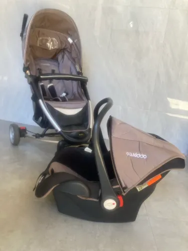 Cadeira Alimentação e Carrinho com bebê conforto