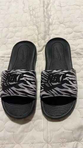 Chinelo Nike 33