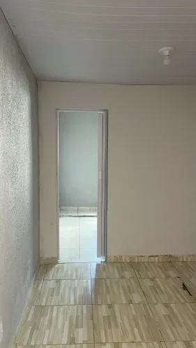 Quarto e Sala para aluguel Proximo da praia de Itapuã R$ 550.00 - Água e Internet incluso