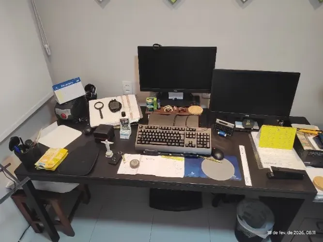 01 Mesa Principal, 01 lateral e 01 gaveteiro Tok Stok - Vendo ou Troco