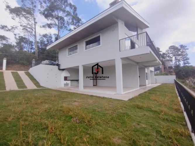 Sobrado com 3 suítes no bairro Alpes em Campos do Jordão