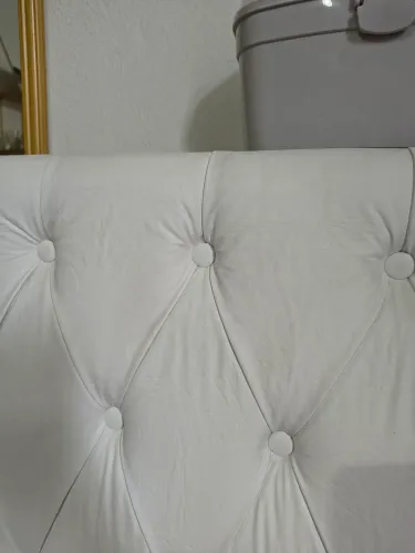 Cabeceira de cama com prateleira