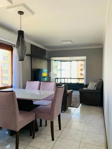 Apartamento com 1 suíte, banho social, mobiliado e sacada de frente com churrasqueira, pos
