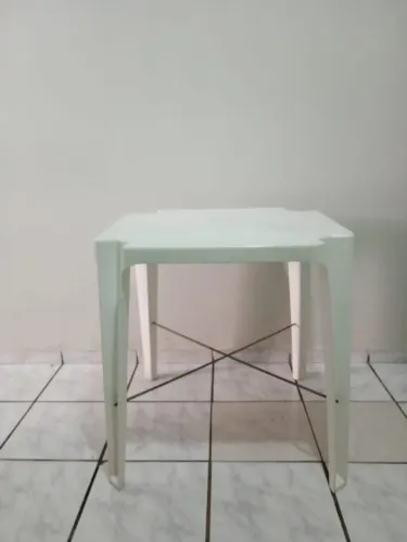 Mesa de plástico branca