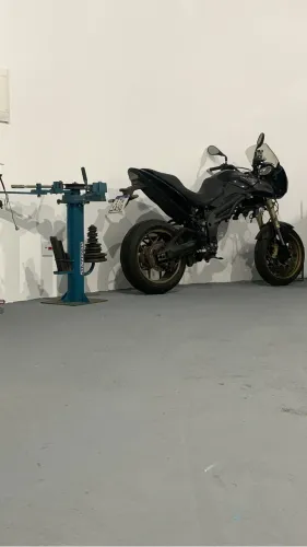 Triumph Tiger 1050 peças ou inteira