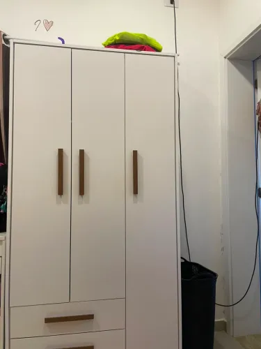 Guarda roupa pequeno