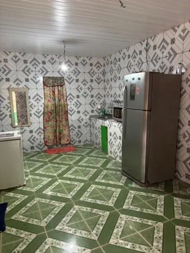 Vendo ou troco casa no km 102, casa toda varandada, 3 quartos, sala, área de lavanderia
