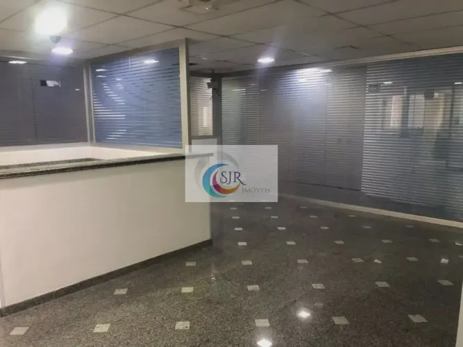 Imóvel para aluguel e venda tem 200 metros quadrados