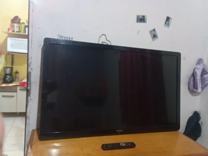 Vende-se Tv Philips, com a tela boa e ótima desenvoltura.