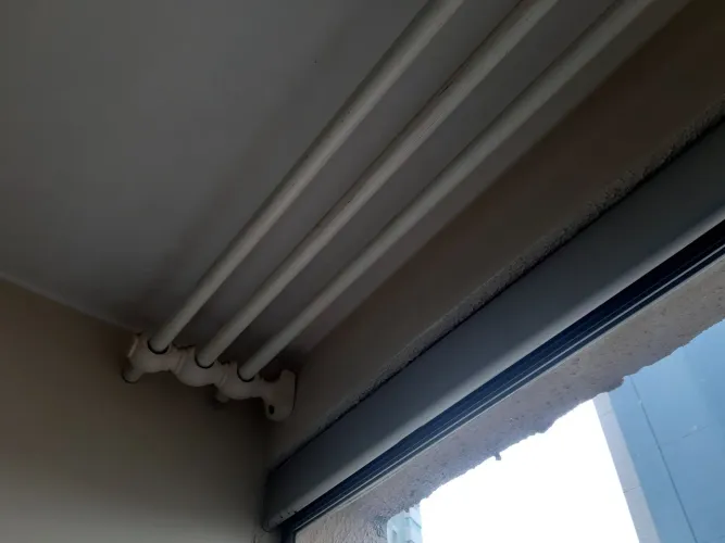 03 varões de cortinas ótimo estado de conservação.