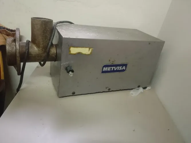 Vende-se máquina de moer