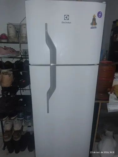 Geladeira Eletrolux 260 litros