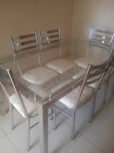 Mesa e cadeiras 
