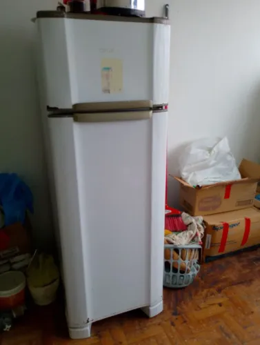 Geladeira Esmaltec duplex 280 litros  tem que colocar o gás 
