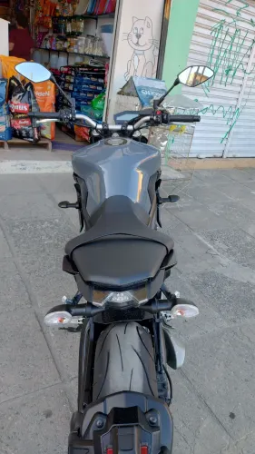 MT-09 ano 24/24 com 17mil km sem nada pra fazer