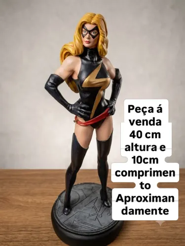 Vendo escultura super herói 