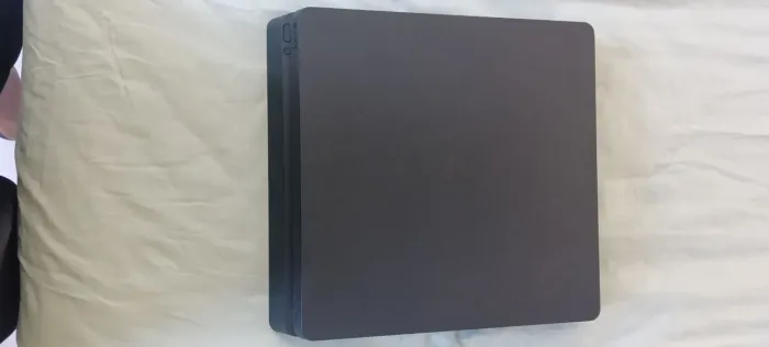 PS4 Slim 500 GB.