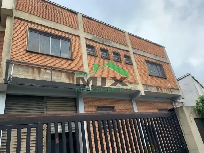Galpão com Pé-Direito de 6m, Energia Trifásica e Acesso para Caminhão  Jardim Canhema, Dia