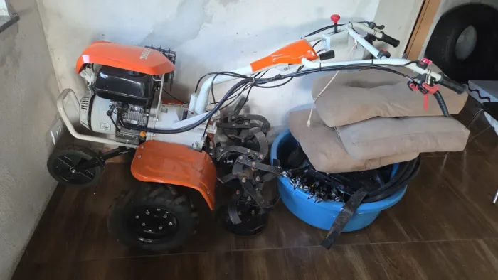 Vendo ou troco motocultivador Stihl novo 