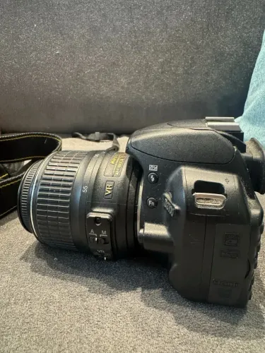 Nikon D3100 + Lente 18-55mm VR - Excelente estado