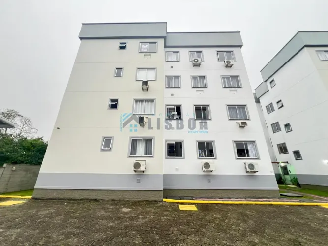 Apartamento em Fundos - Biguaçu