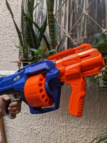 Brinquedo Lançador Nerf Elite Surgefire com Tambor Giratório para 15 Dardos