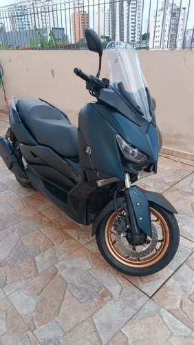 Yamaha XMax 250 verde com dourado revisada.