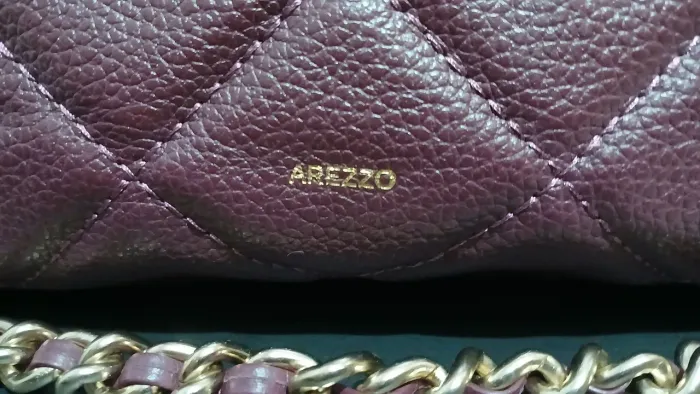Vendo uma bolsa da marca arezzo, usado uma vez e totalmente nova, em couro legítimo