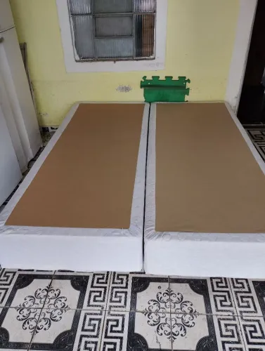 Vendo base cama box kuiin 156 largura por 198