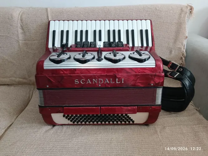 Acordeon Scandalli Nacional 80 Baixos