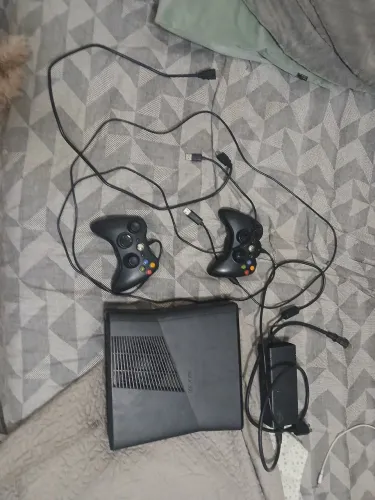 Xbox 360 com 80 jogos no hd, usado