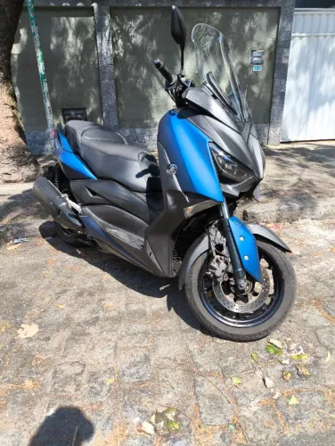 Yamaha XMax 250 com banco confort