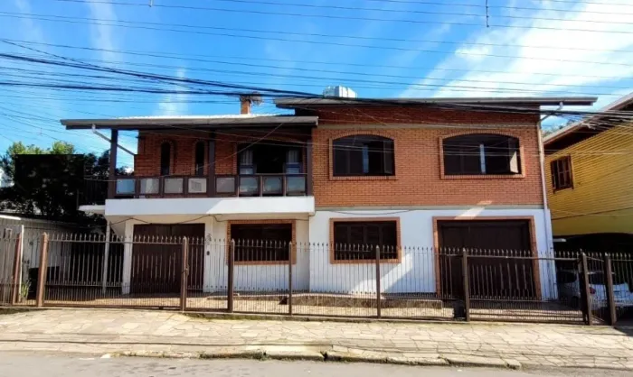 CAXIAS DO SUL - Casa Padrão - CRUZEIRO