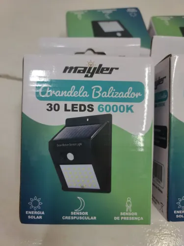 Luminária solar com sensor de presença