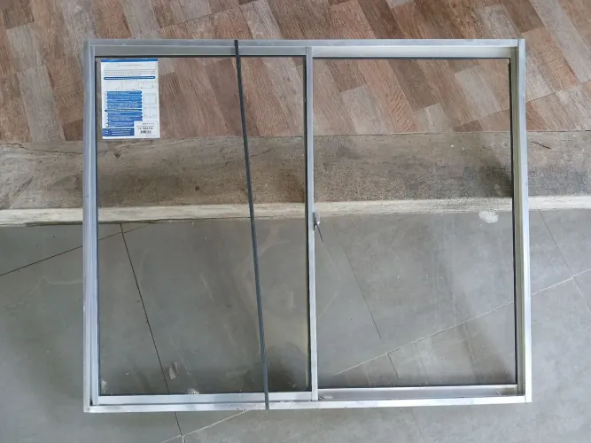 Janela aluminio com vidro e fechadura 100 x 120
