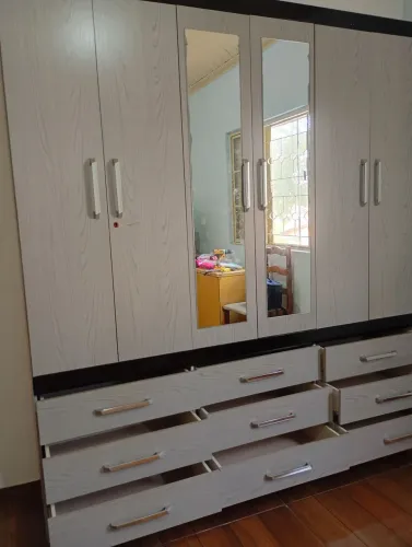 Vendo esse lindo guarda roupa de casal ?