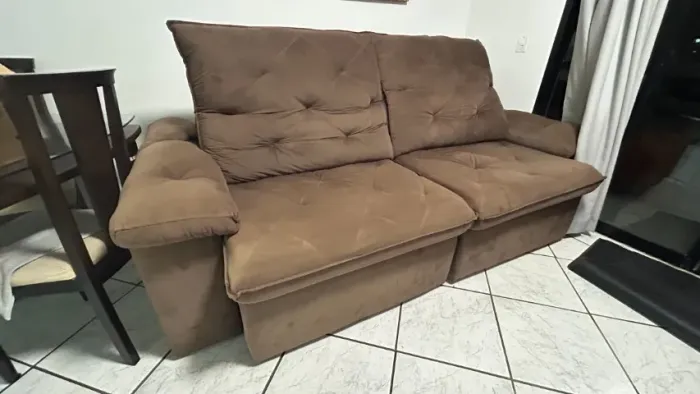 Sofá Reclinavel 2 lugares Veludo Marrom