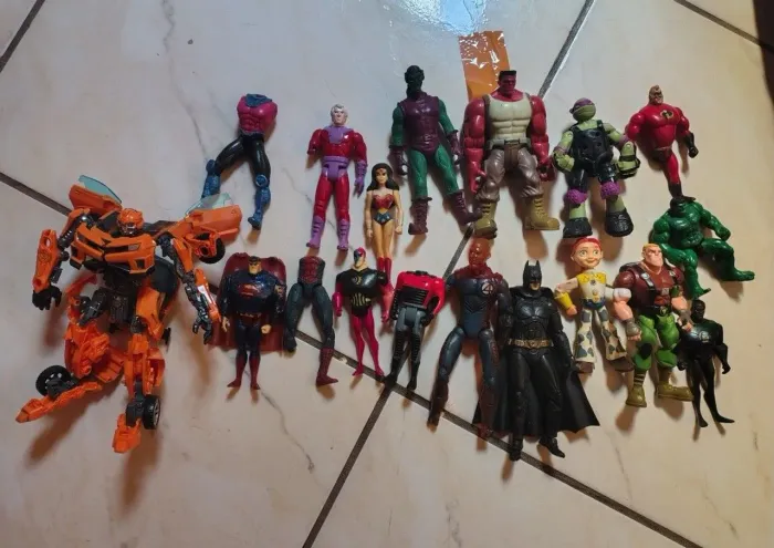 Lote bonecos sucatas para restauro ou retirada de peças!!!