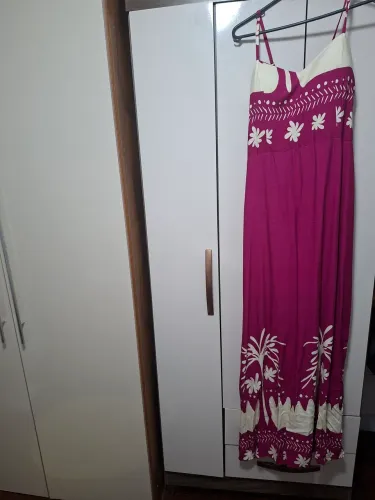 Vestido longo, lindo e novo. 