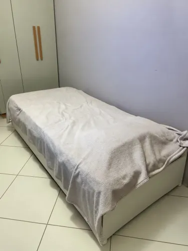 Vendo cama de solteiro com colchão 