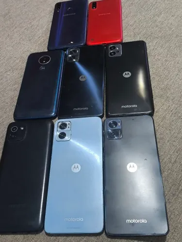 Vários celulares para reparo